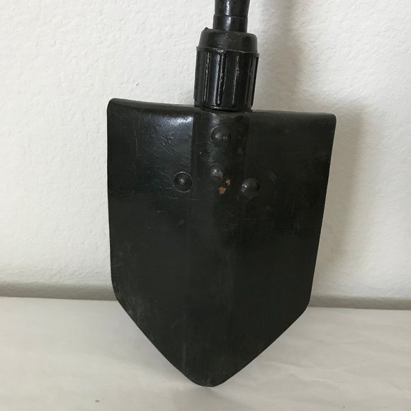 Portable Military Surplus Folding Spade - Picture 13 of 16
